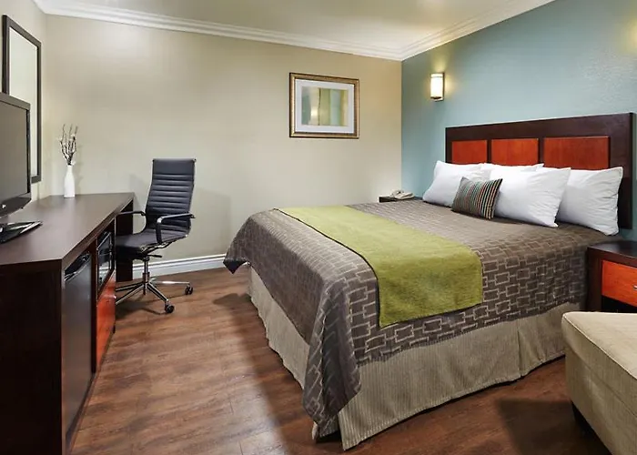 American Inn Downey